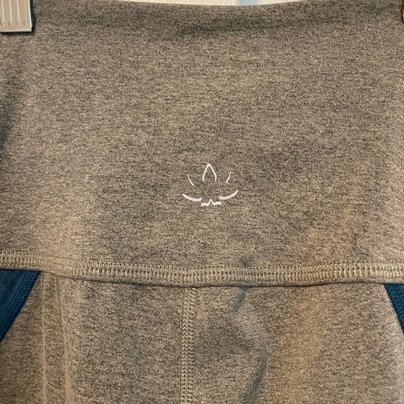 Beyond Yoga space dye grey and blue color block high rise leggings size XS - Picture 2 of 10